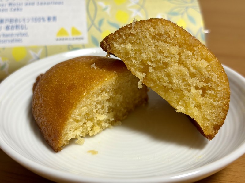 贅沢レモンケーキの断面。しっとりと詰まった生地